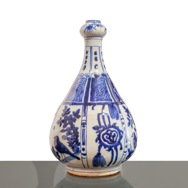 Wanli Period Blue and White Porcelain Garlic Head Vase