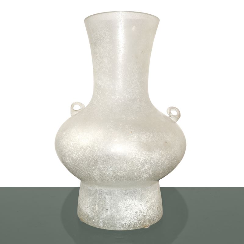Seguso Murano - Seguso, Vaso in vetro scavo con etichetta di manifattura (manici con incollatura)...