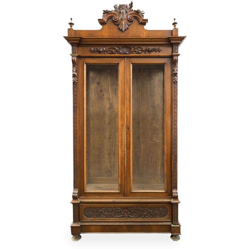 Grande Credenza con Cimasa Scolpita