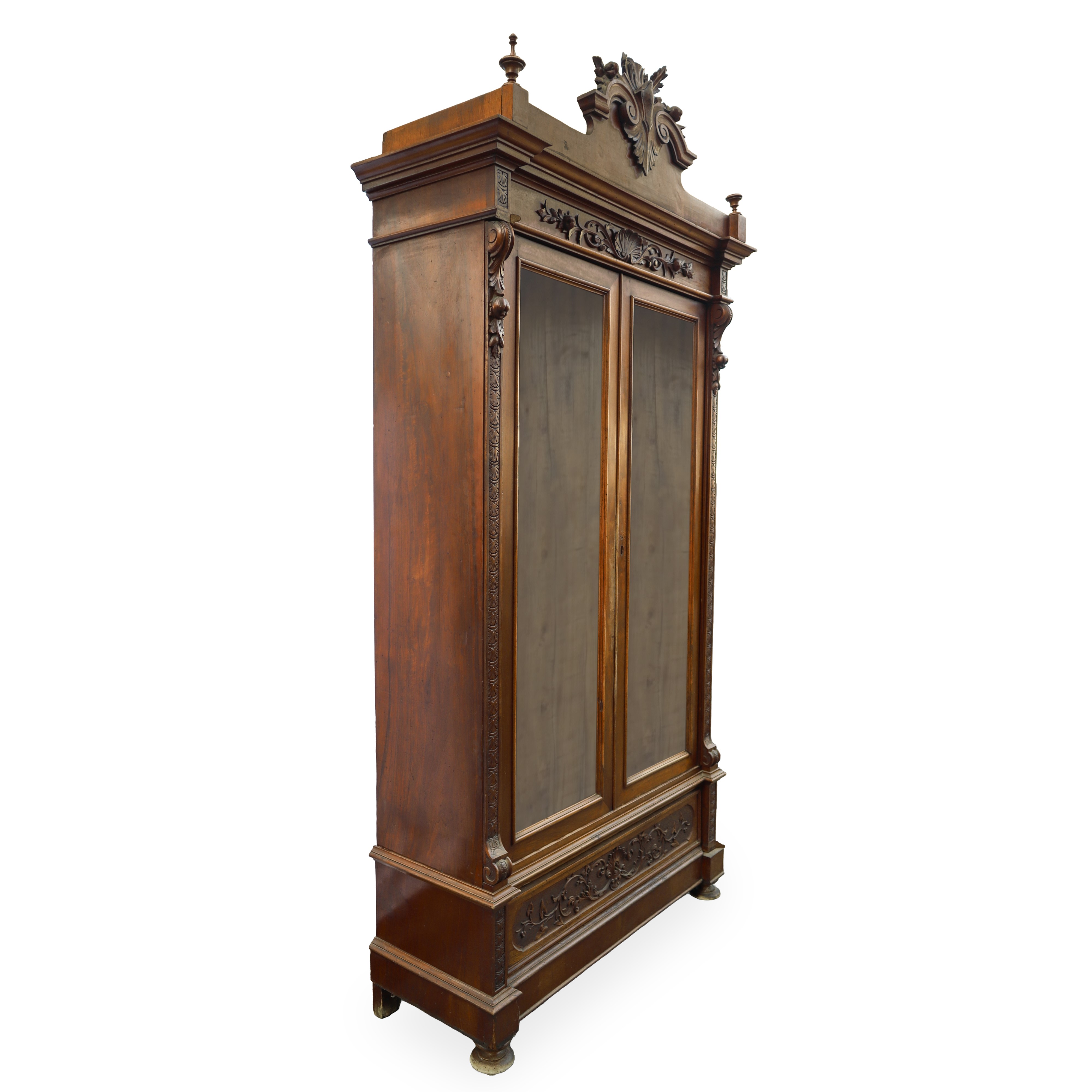 Grande Credenza con Cimasa Scolpita