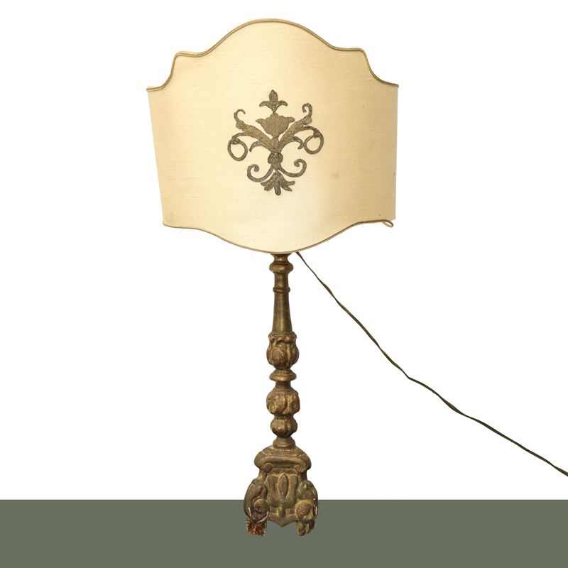Lume da tavolo in legno dorato
