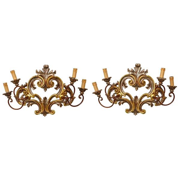 Coppia di appliques in metallo a 4 luci su base in legno