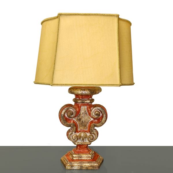 Lume con base in legno policroma