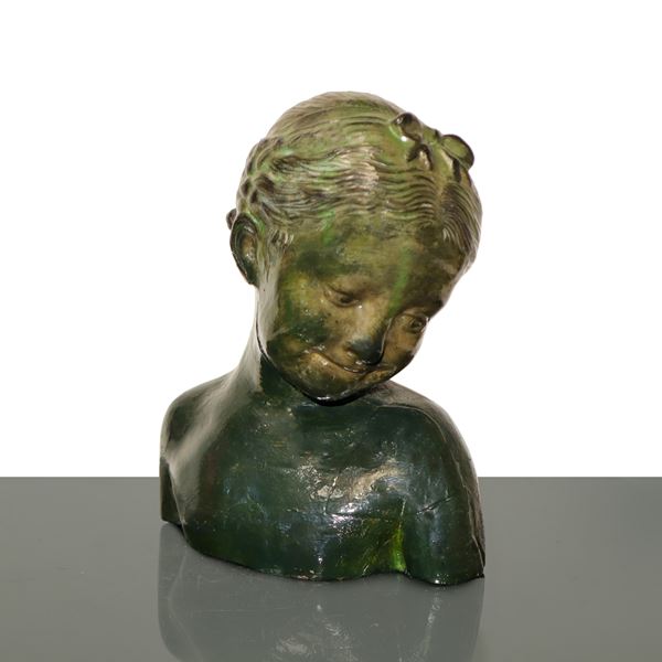 Scultura in cotto raffigurante fanciulla