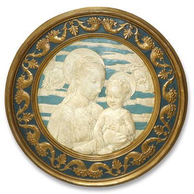 Madonna con Bambino e Zefiri, Tondo con Bassorilievo in Stucco