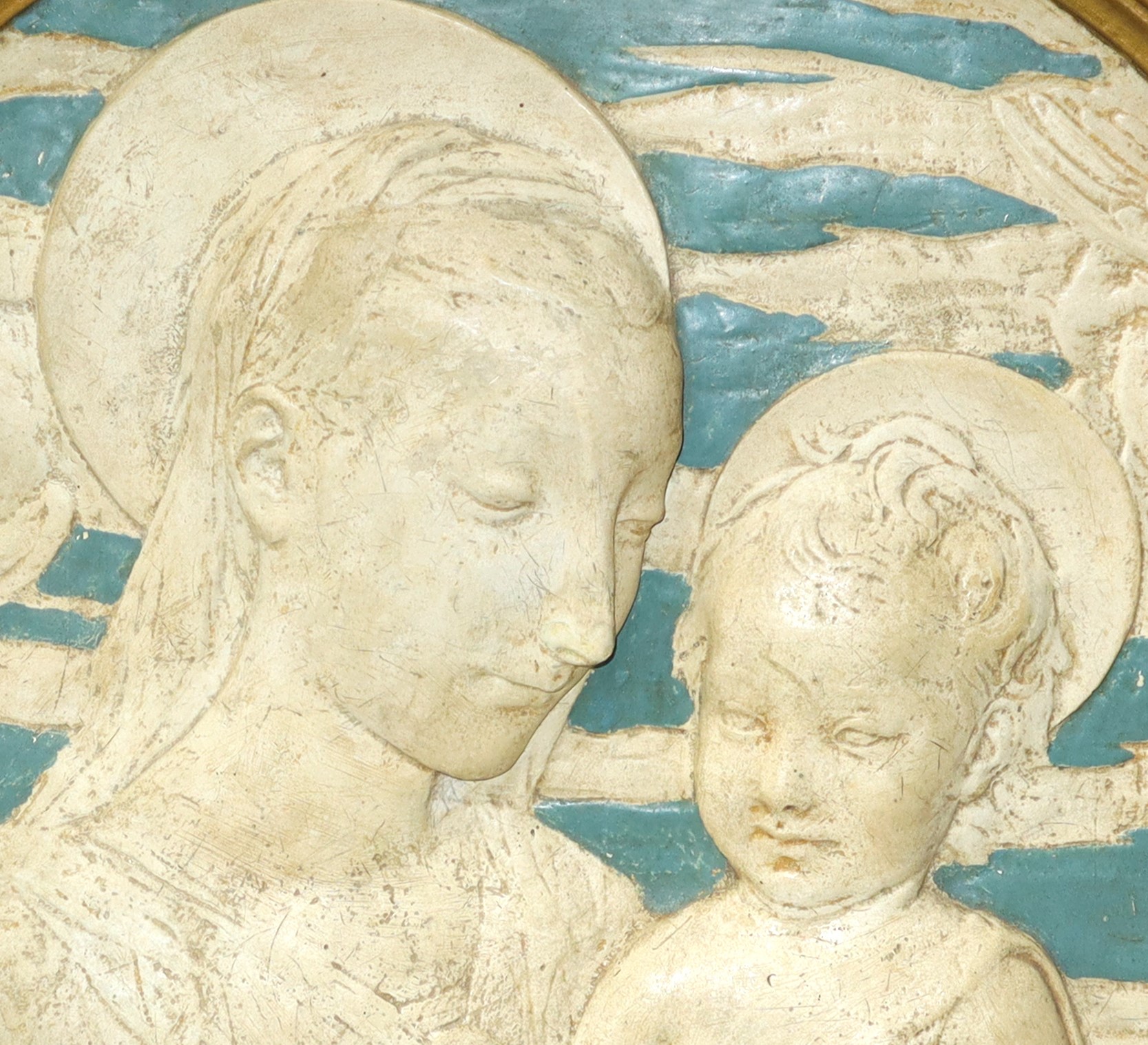Luca della Robbia - Madonna con Bambino e Zefiri, Tondo con Bassorilievo in Stucco