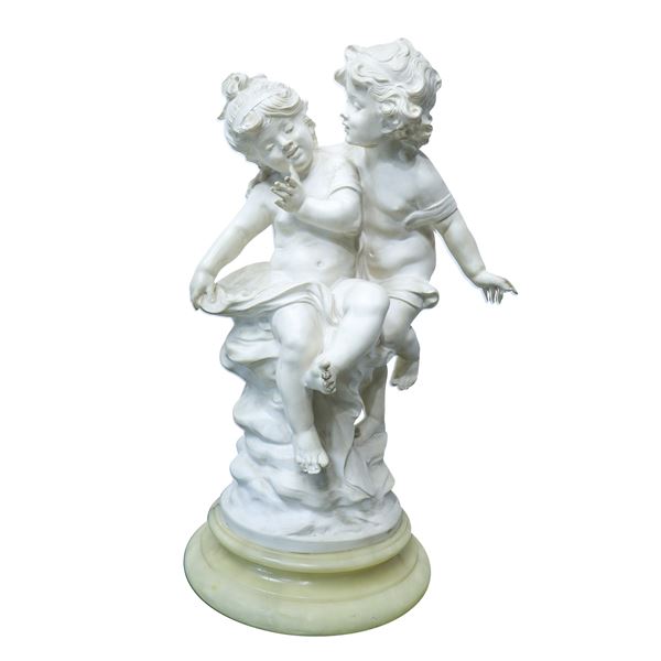 Giuseppe Bessi - Grande scultura, due fanciulli, con base in alabastro di Volterra e figure in scagliola di gesso