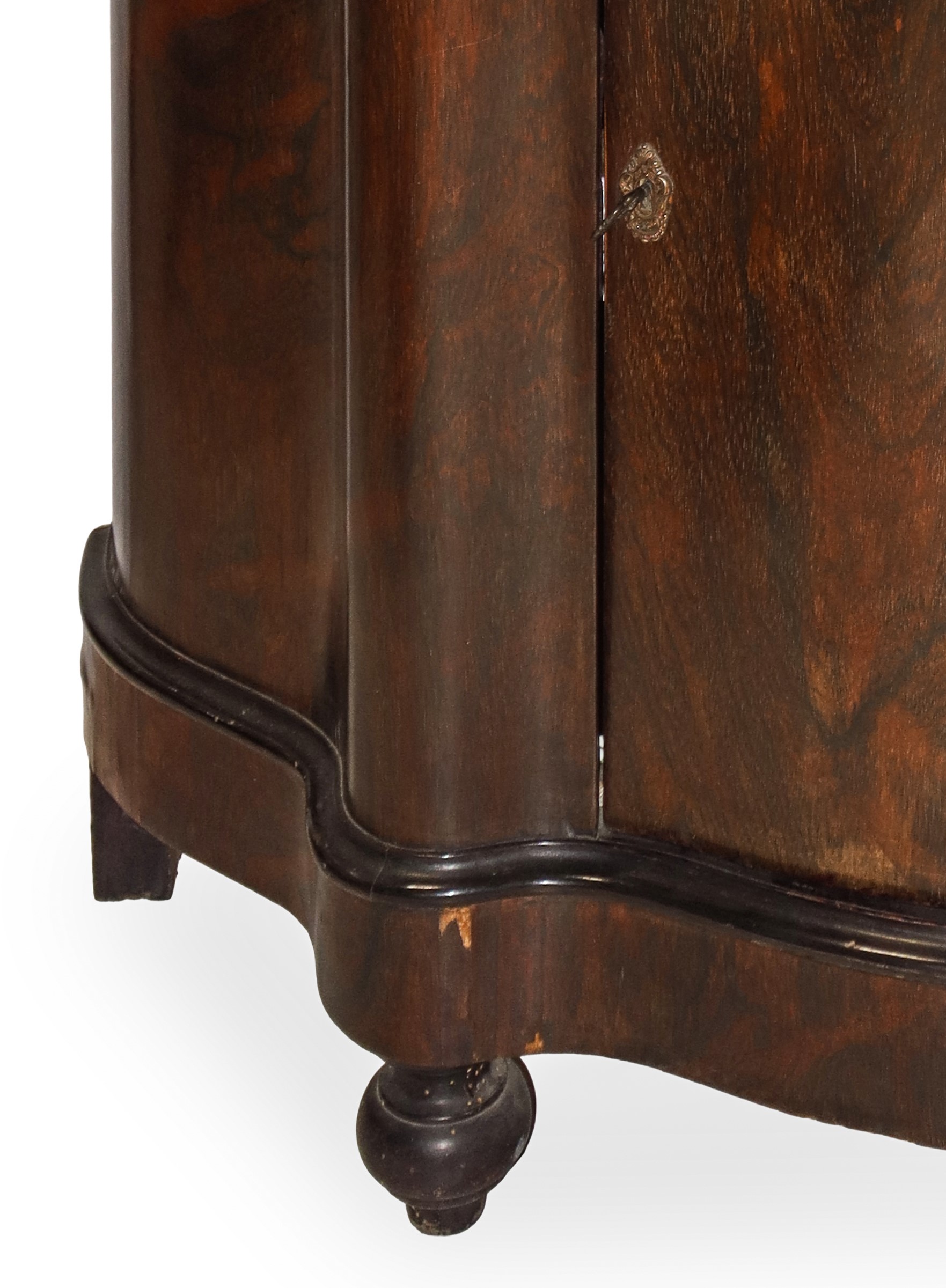 Credenza Bassa con Sportello Centrale e Marmo al Piano