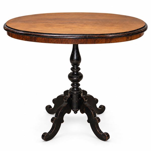 Round coffee table