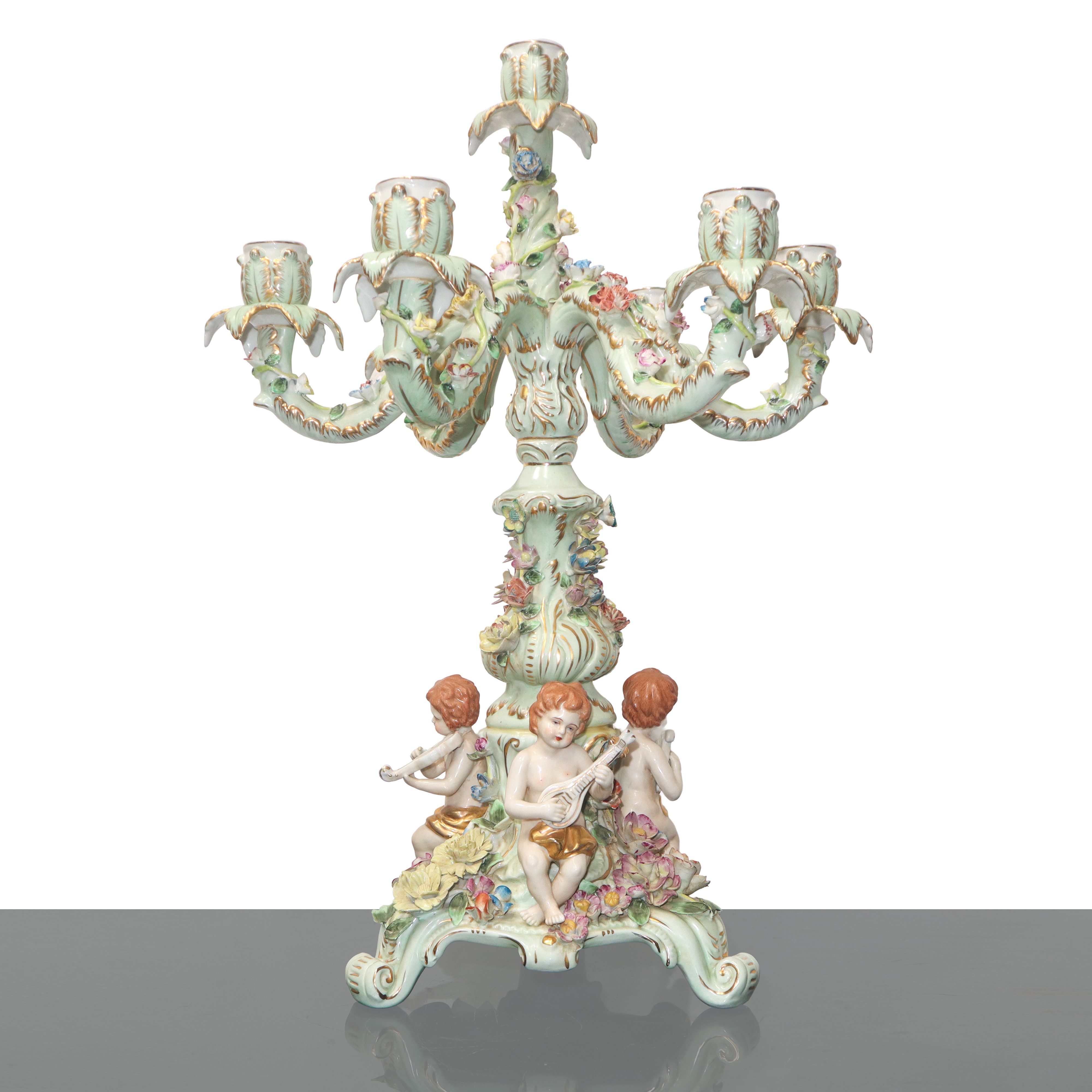 Coppia di Candelabri a 7 Luci in Porcellana Tedesca Policroma con Putti Suonatori e Tralci di Fio...
