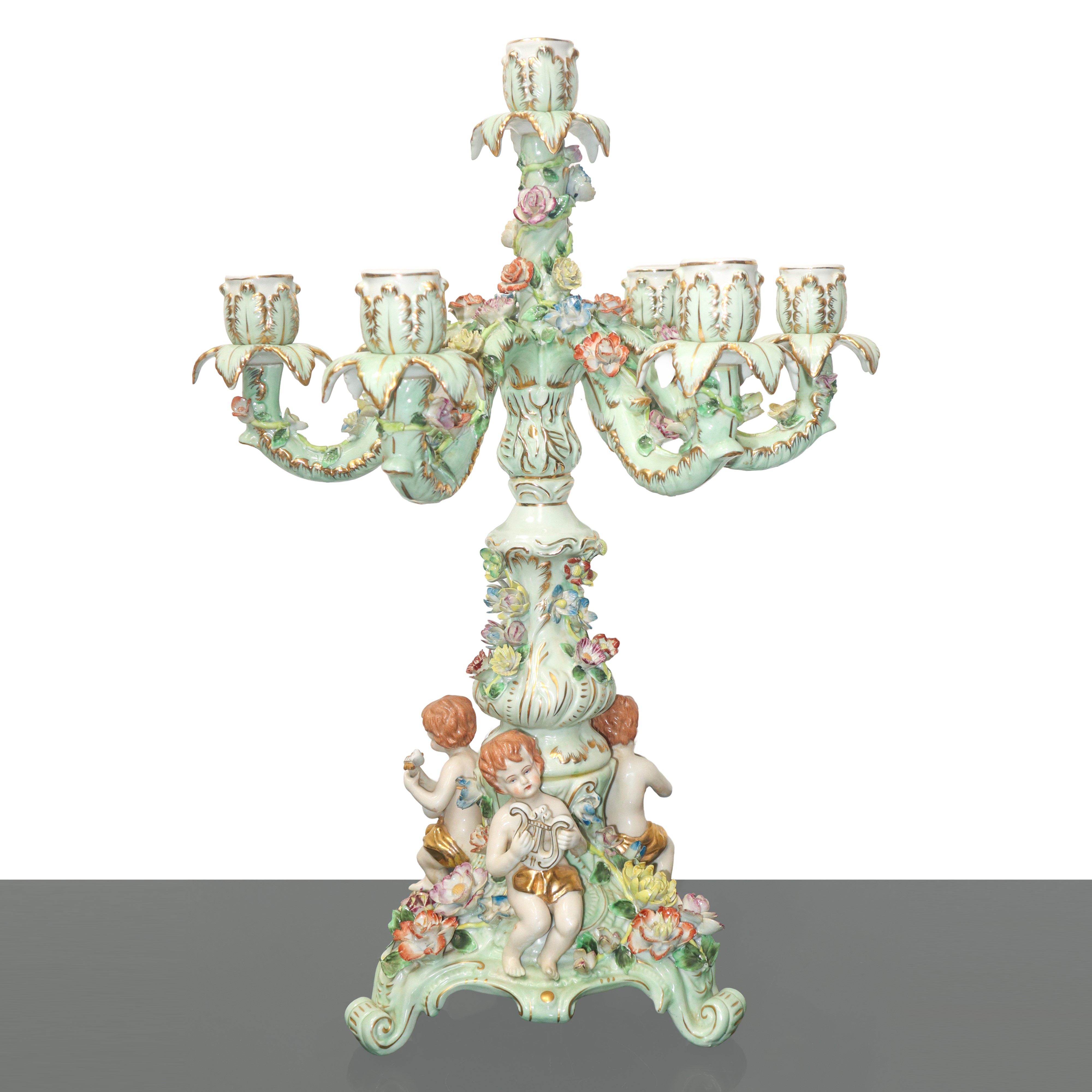 Coppia di Candelabri a 7 Luci in Porcellana Tedesca Policroma con Putti Suonatori e Tralci di Fio...