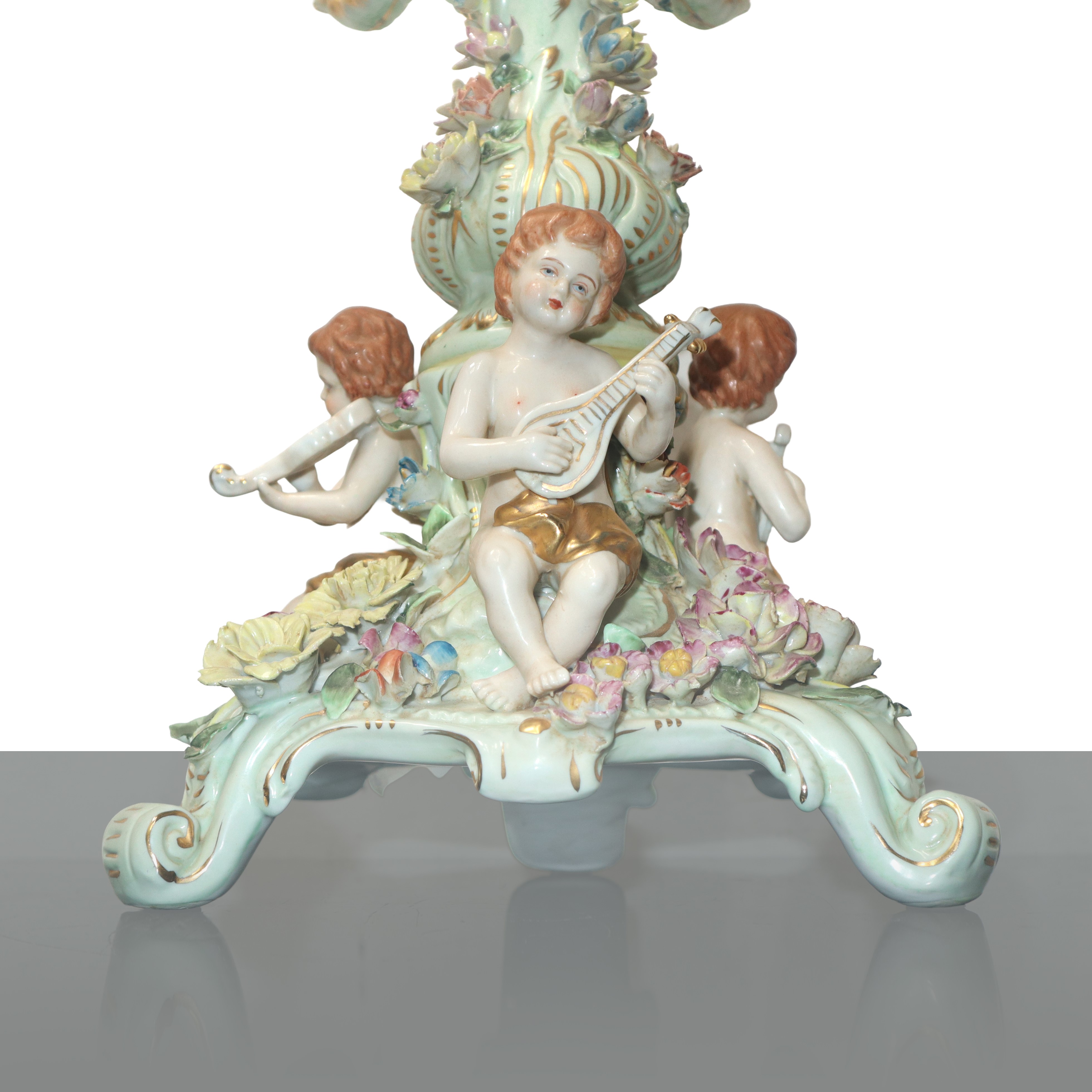 Coppia di Candelabri a 7 Luci in Porcellana Tedesca Policroma con Putti Suonatori e Tralci di Fio...