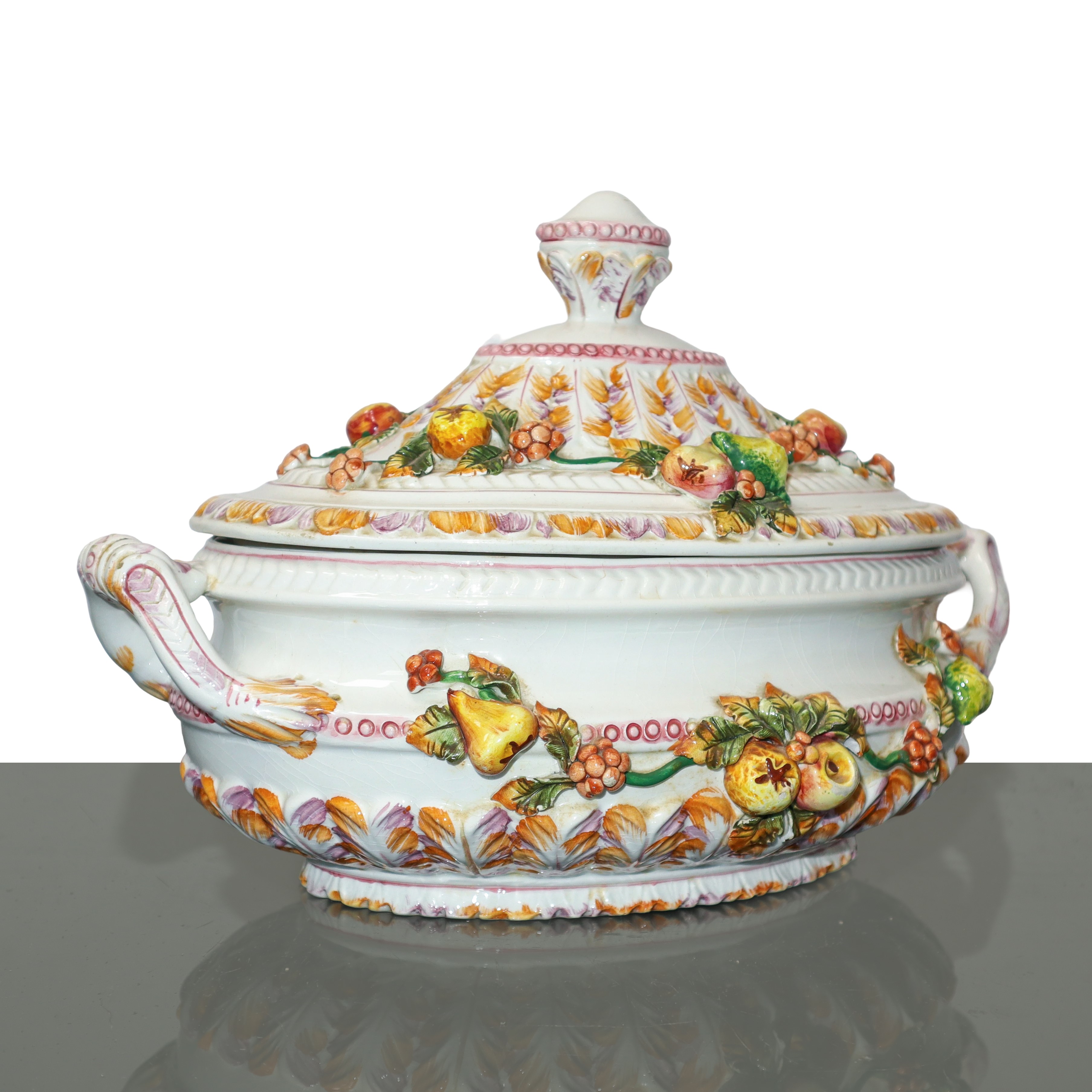 Zuppiera con Decori di Frutta a Rilievo
