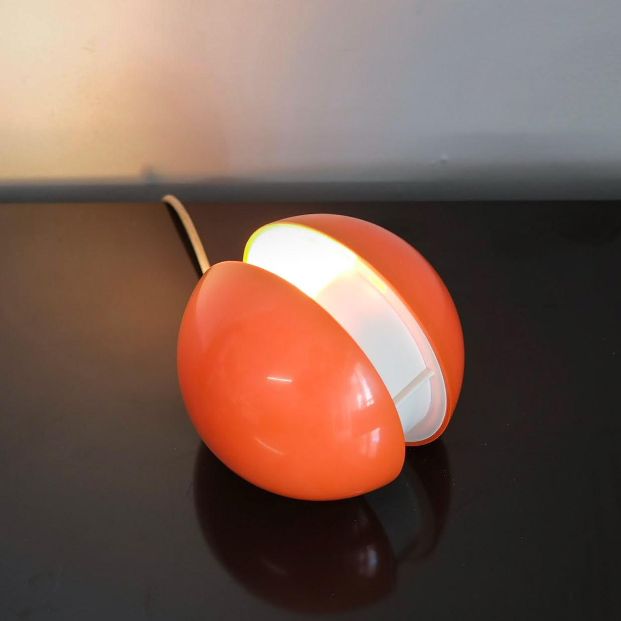 Gianni Colombo - Lampada in resina arancione modello «Gea»