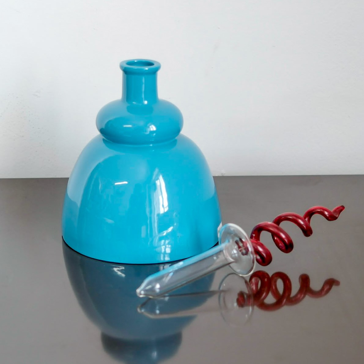 Michielotto - Vaso in vetro di Murano blu con decoro sommitale a spirale rosso