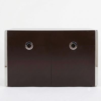 Credenza bassa modello Alveo laccata marrone con cromature argentate