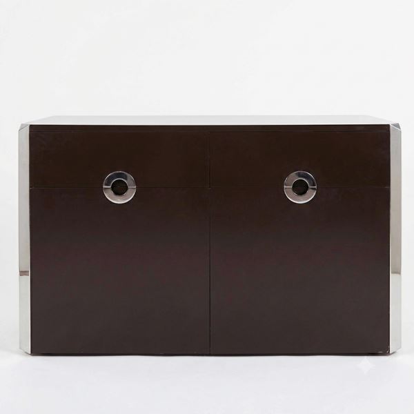 Willy Rizzo  per Mario Sabot - Credenza bassa modello Alveo laccata marrone con cromature argentate