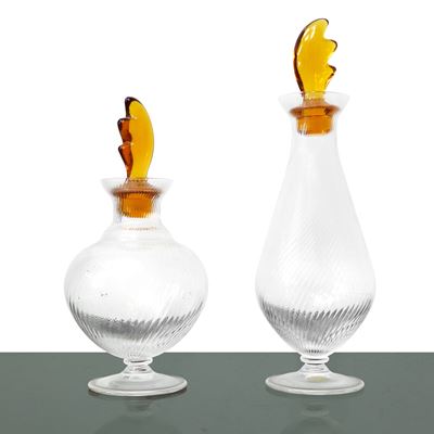 Coppia di ampolle, vetro filigranato di Murano con tappo in vetro ambrato, anni ’70