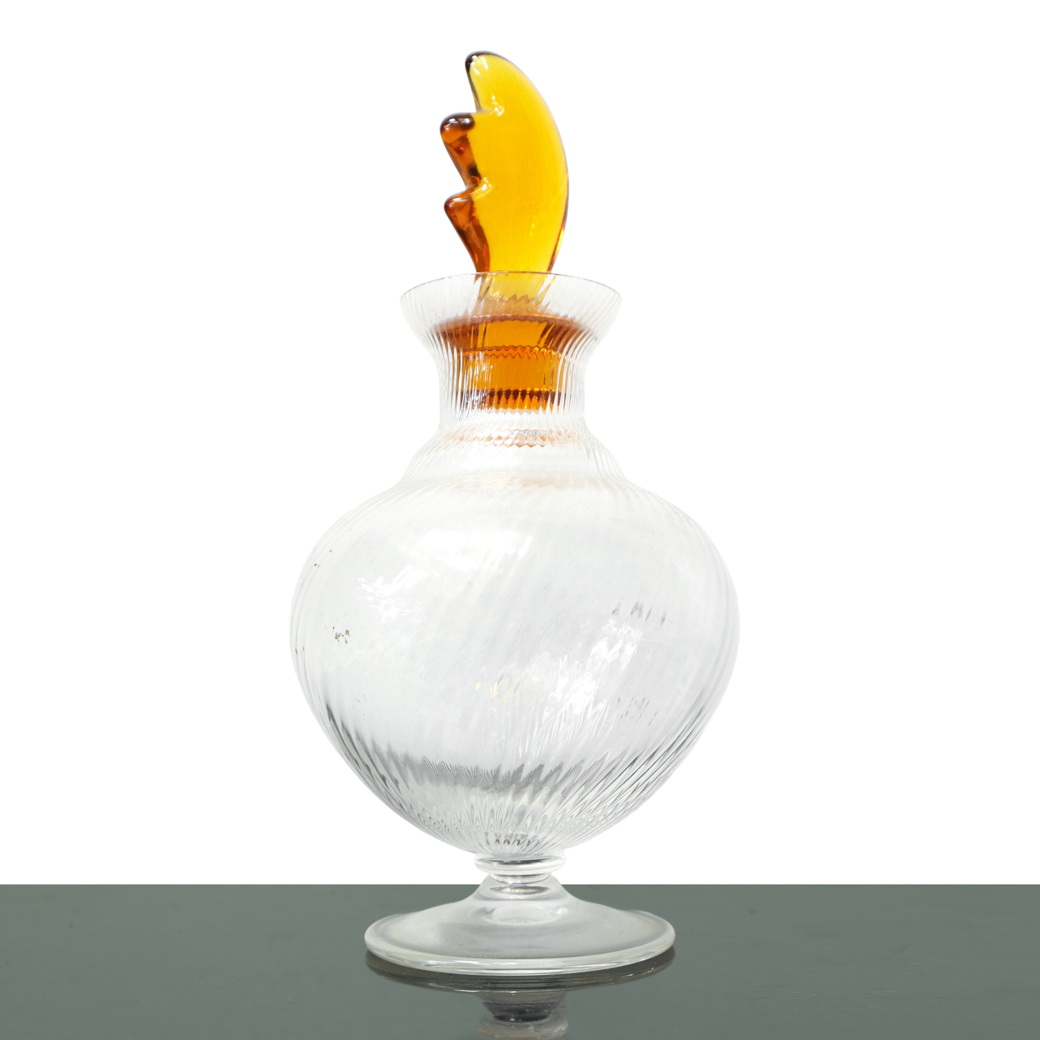 Coppia di ampolle, vetro filigranato di Murano con tappo in vetro ambrato, anni ’70