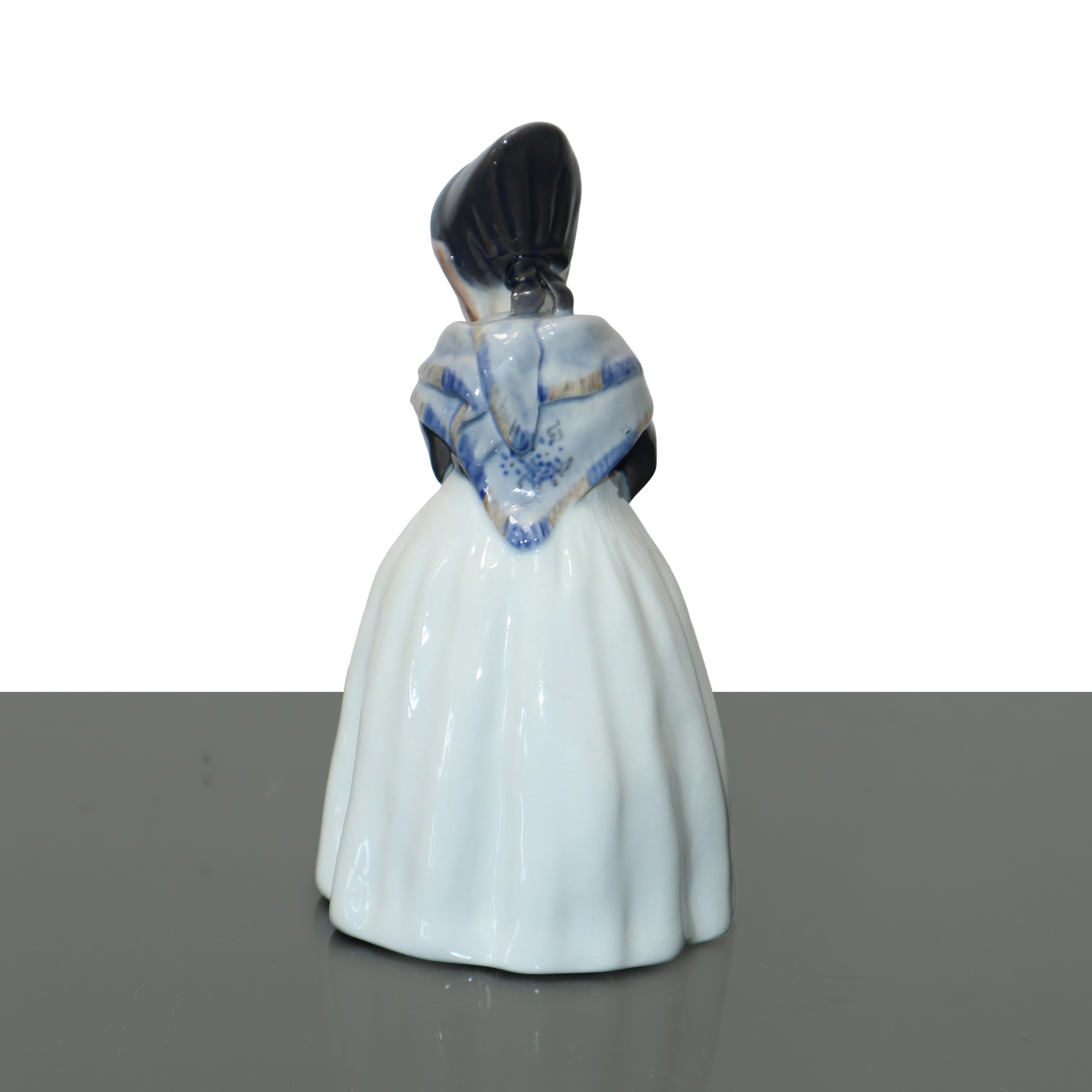 Royal Copenhagen Denmark - Royal Copenhagen, Ragazza di Amager (modello 1251)