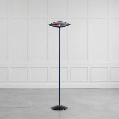 Lampada da terra modello Aeto con diffusore a occhio in vetro iridescente e struttura in metallo ...