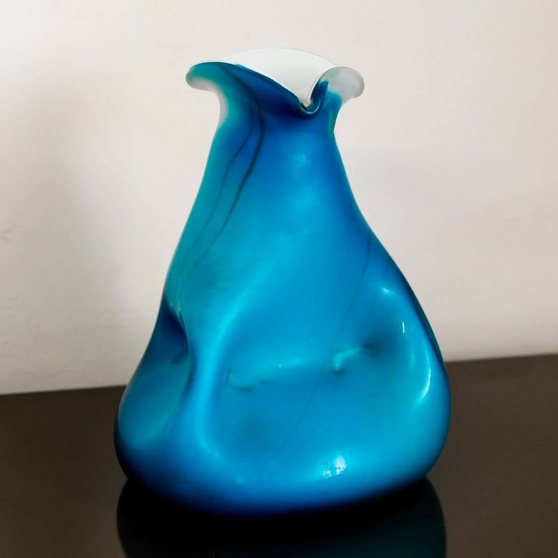 Vaso, vetro soffiato di Murano blu