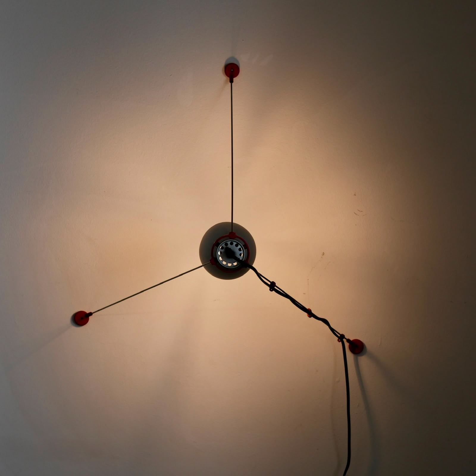 G.h. Tew per Artemide - Lampada multifunzionale modello Grifo adattabile da parete o da soffitto