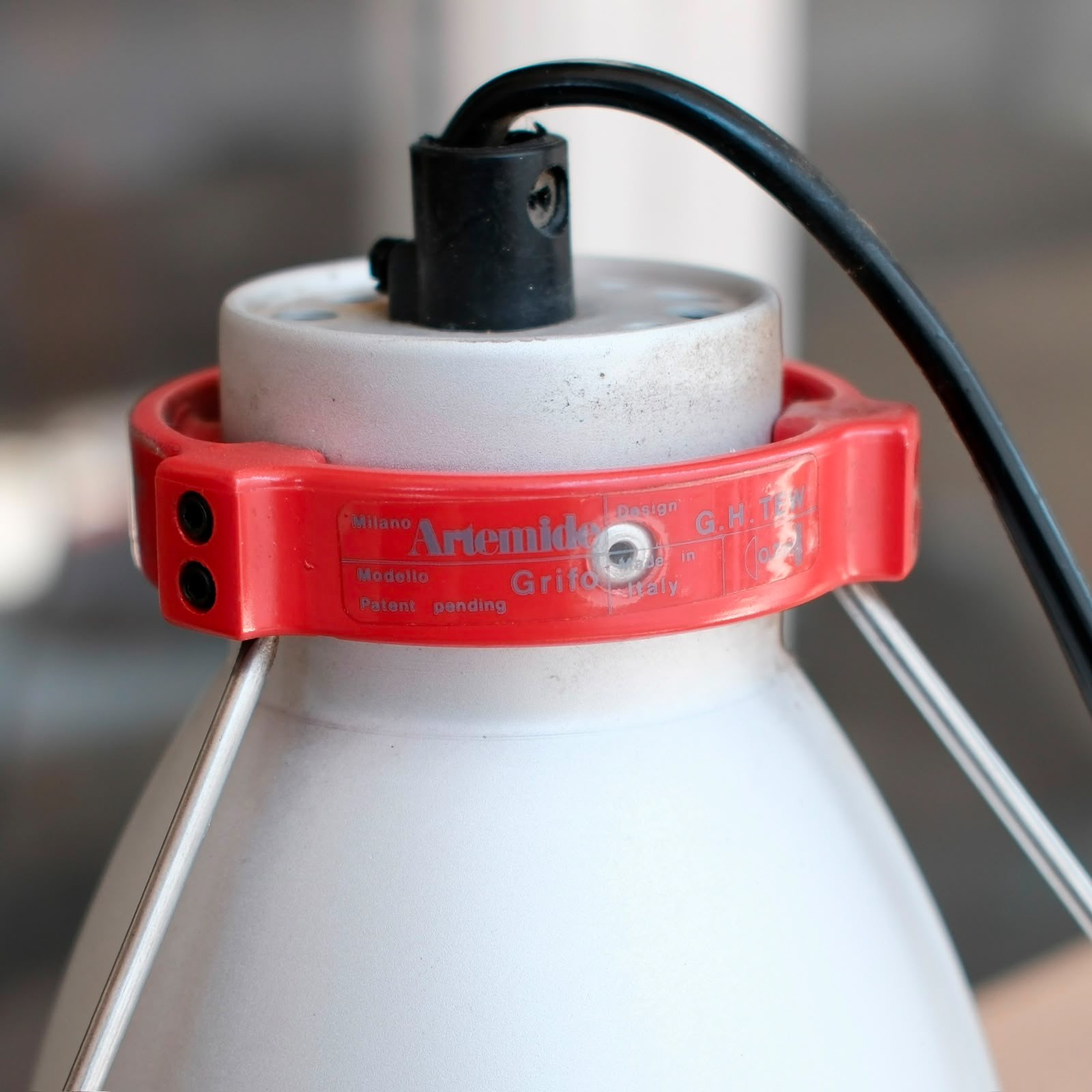 G.h. Tew per Artemide - Lampada multifunzionale modello Grifo adattabile da parete o da soffitto