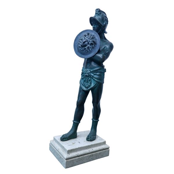 Gladiatore, scultura in bronzo patinato verde su base in marmo