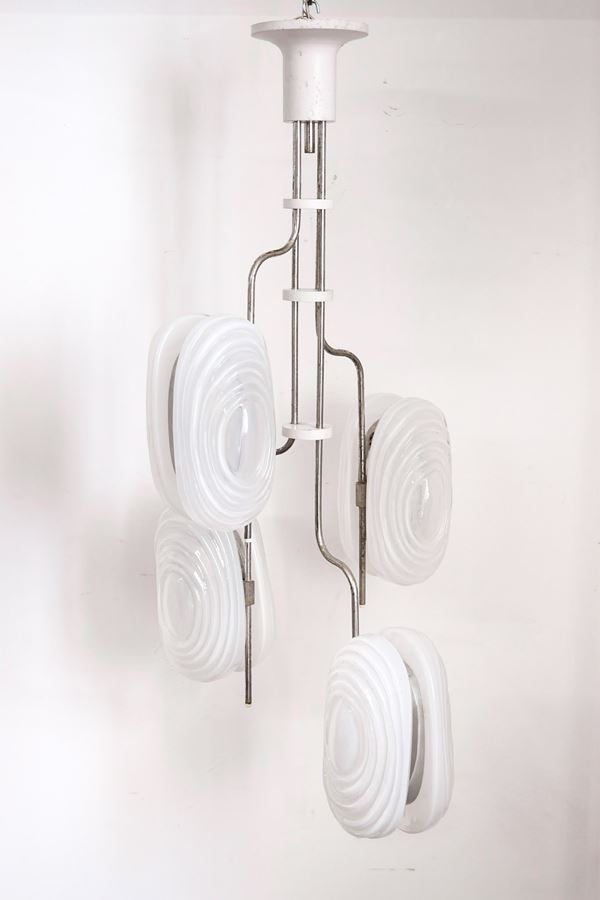 Lampadario vintage con struttura in metallo cromato e diffusori vetro l'attimo con decori a spirale