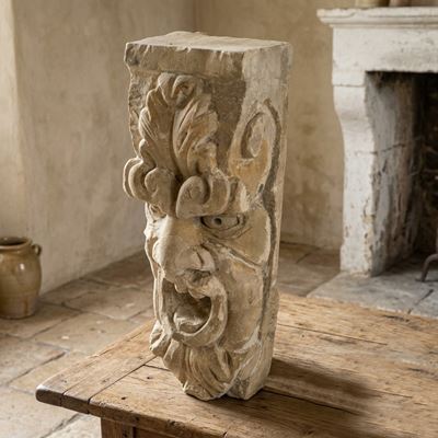 Chiave D'arco con Mascherone Antropomorfo