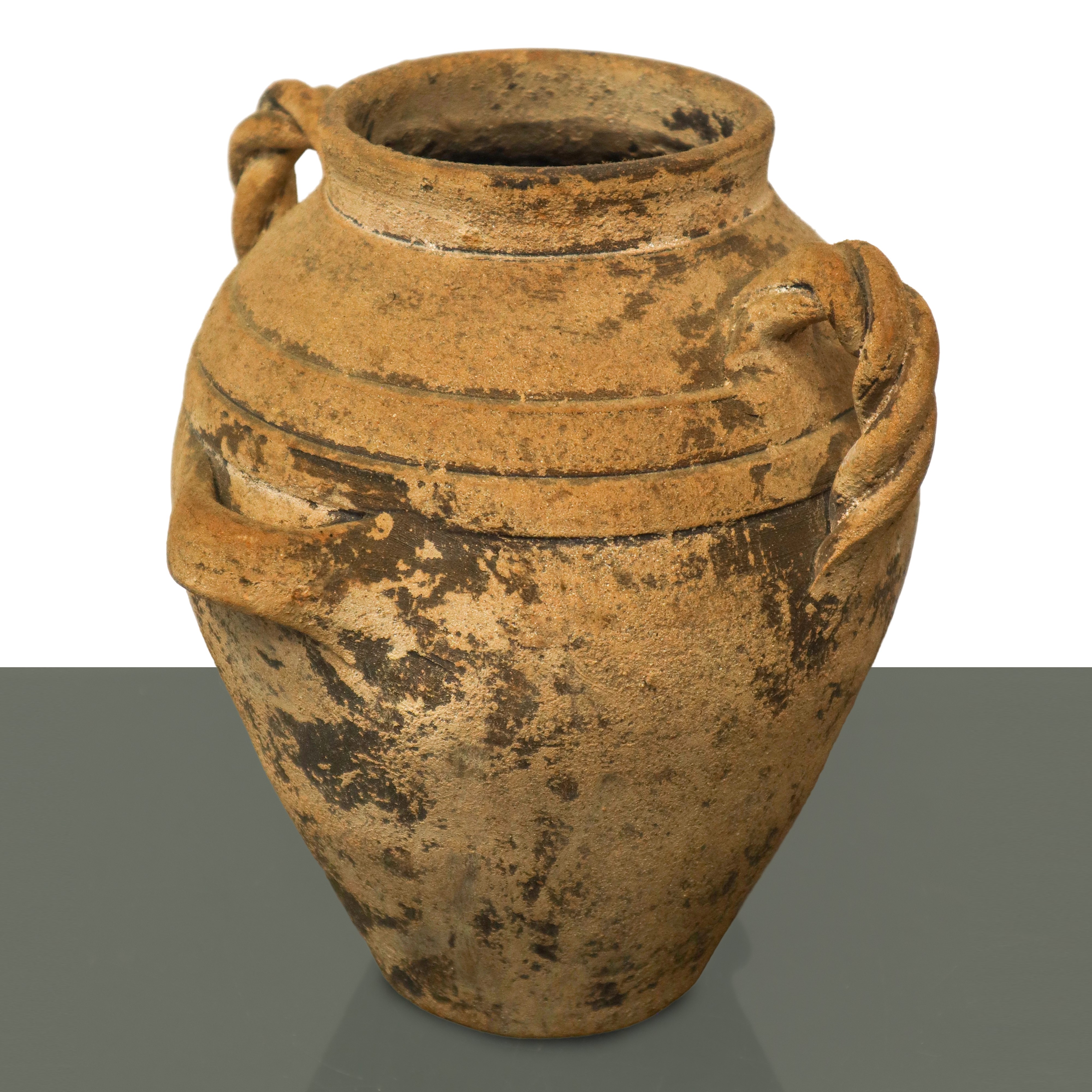 Piccola Anfora Rustica in Terracotta e Manganese con Manici a Treccia a Foro Inferiore per lo Sca...