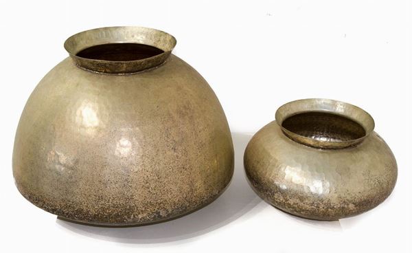 Gervasoni. Group of two hammered metal containers. 35x40, 20x30 cm