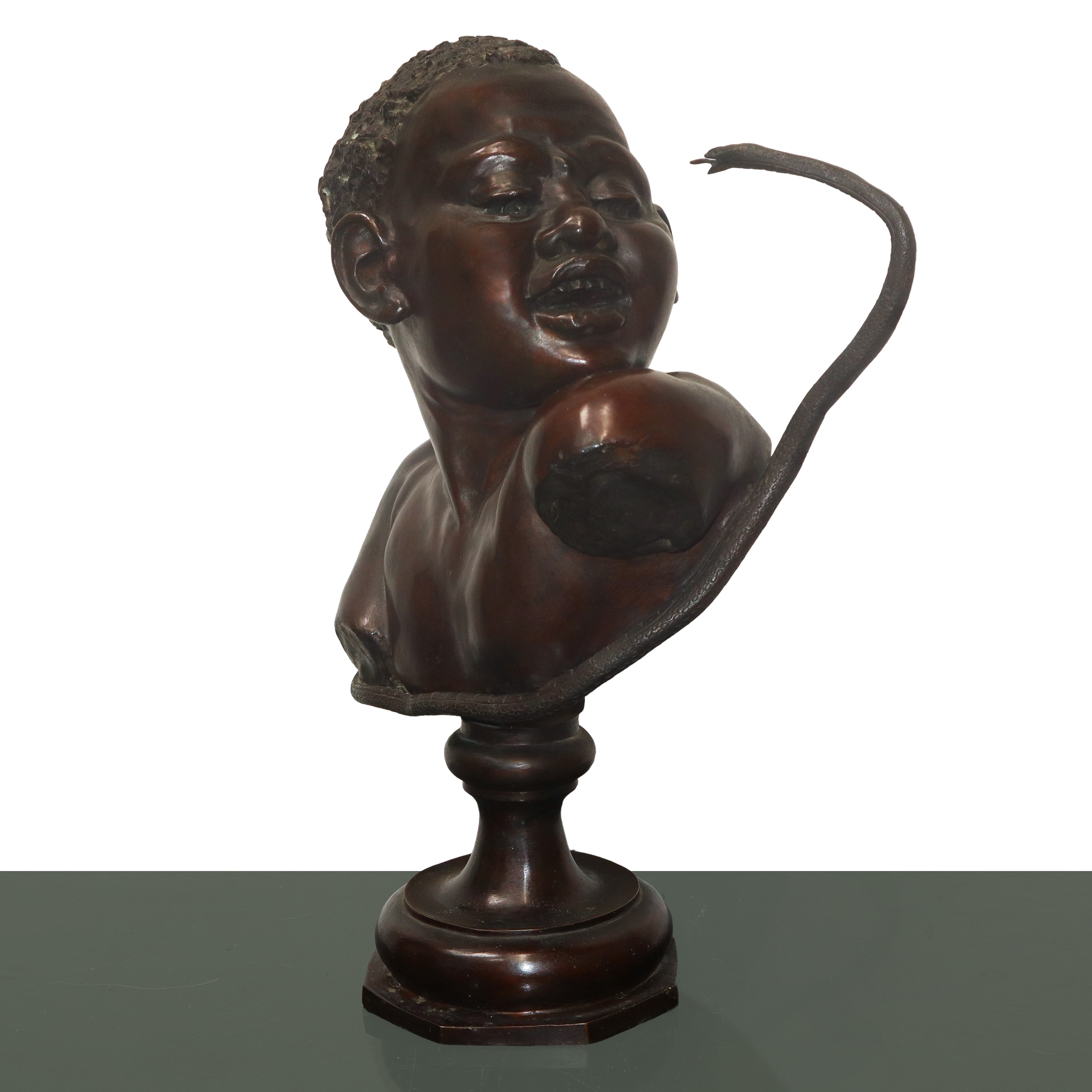 Ragazzo Africano Punto da un Serpente, Scultura in Bronzo Patinato Bruno