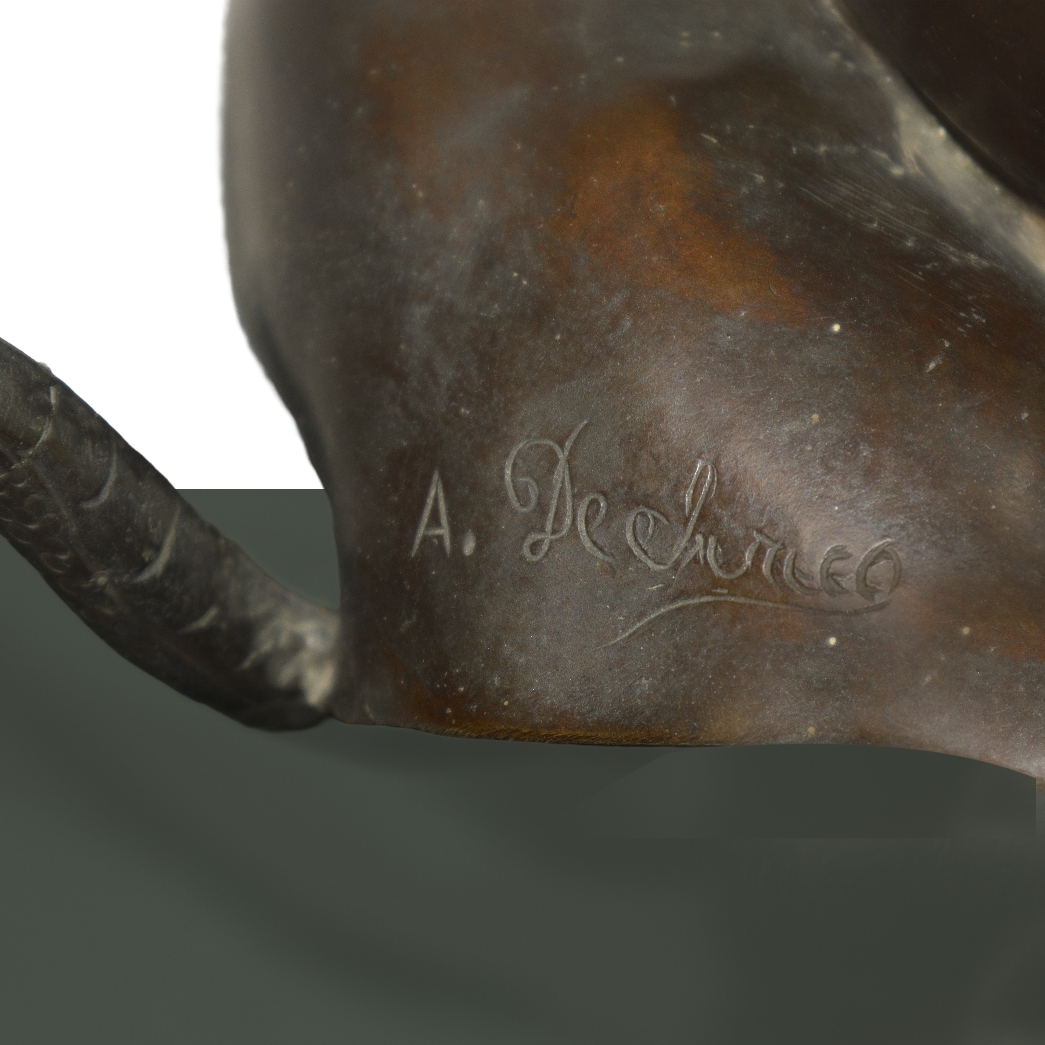 Ragazzo Africano Punto da un Serpente, Scultura in Bronzo Patinato Bruno