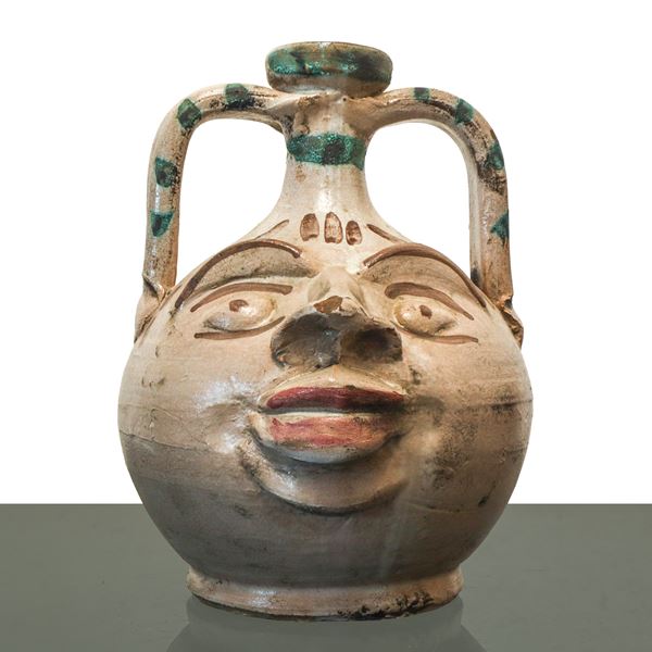 Brocca in maiolica di Caltagirone dalle fattezze antropomorfe decorata e dipinta policroma con doppio  [..]