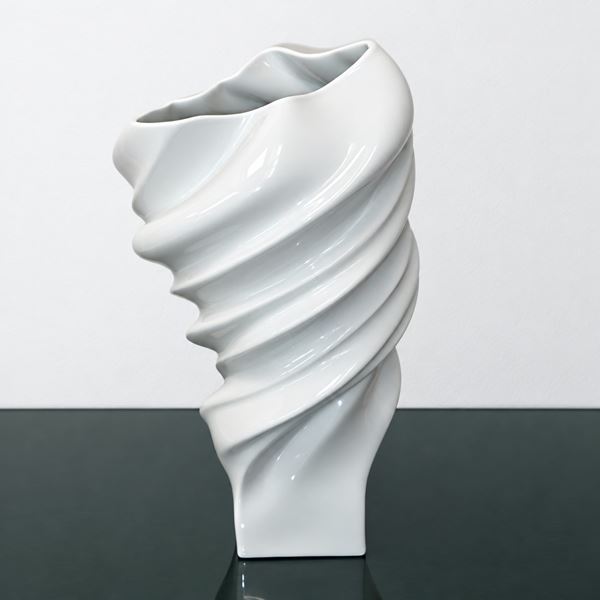 Cedric Ragot  per Rosenthal - Vaso in porcellana bianca modello Squall con lavorazione a vortice 
