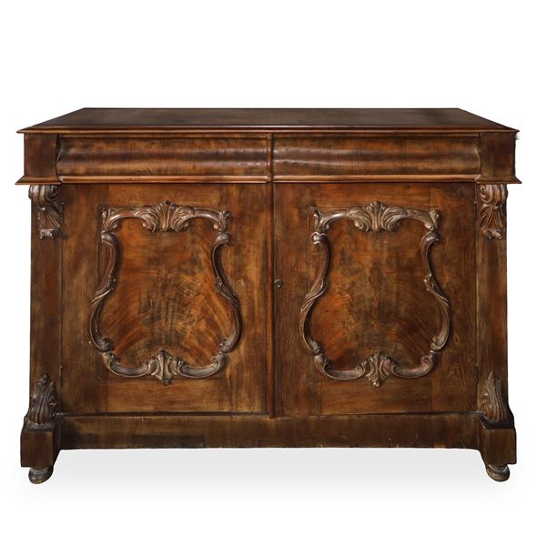 Credenza bassa con due sportelli ed intarsi a rilievo