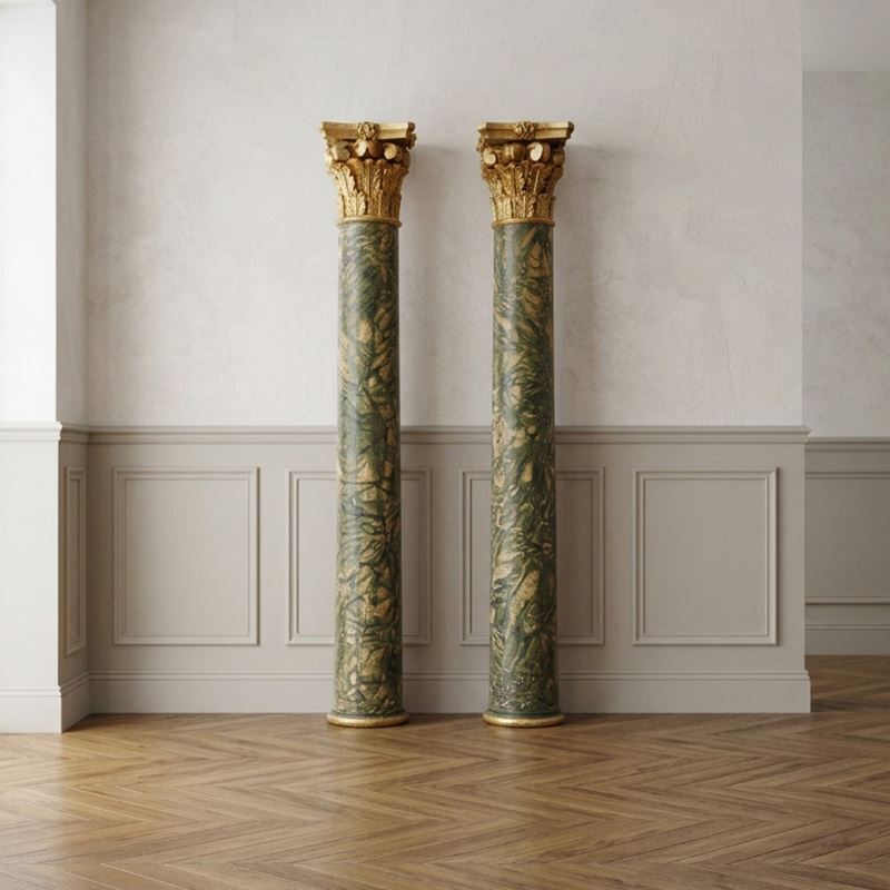 Coppia di Grandi Colonne in Legno Decorate a Finto Marmo con Capitello Dorato
