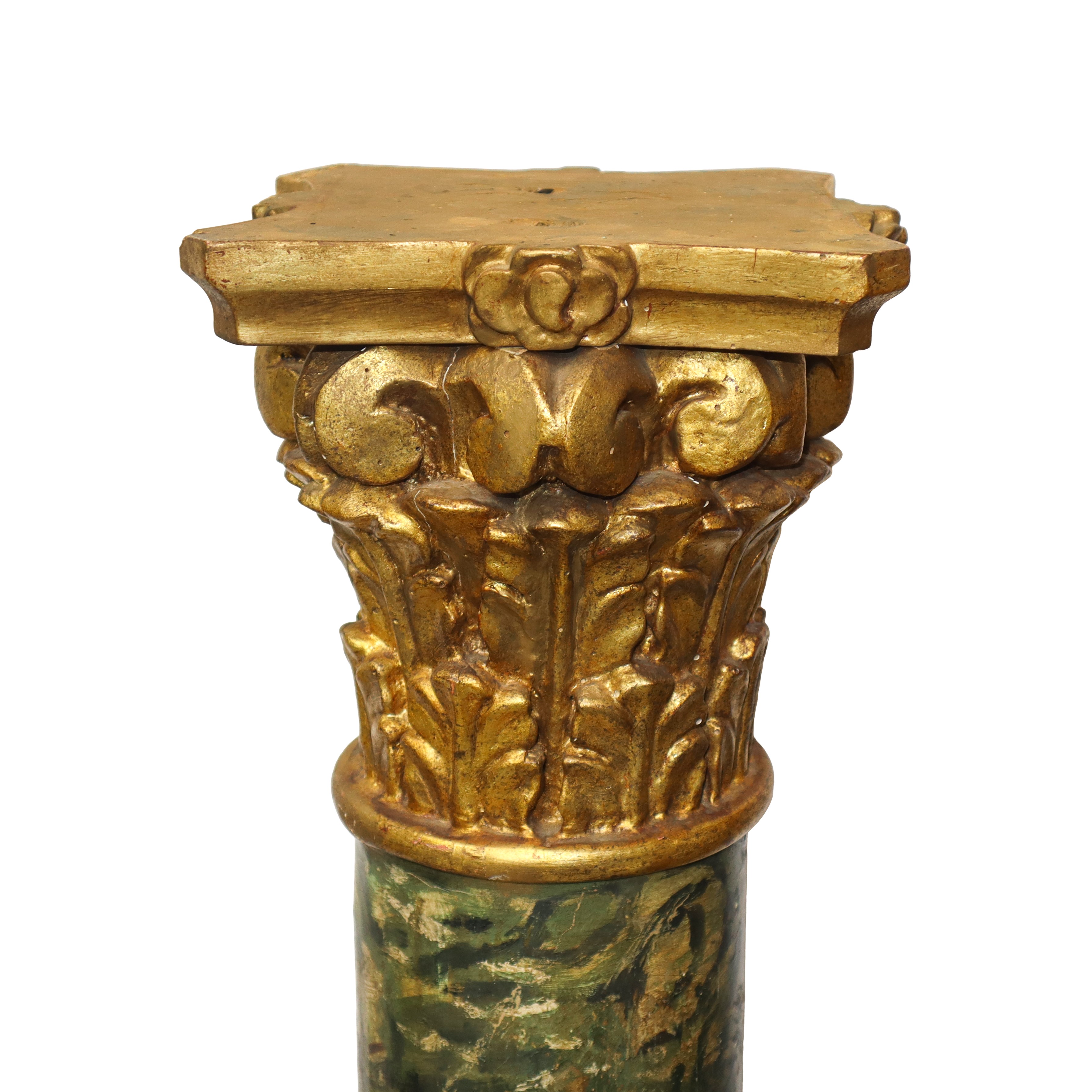 Coppia di Grandi Colonne in Legno Decorate a Finto Marmo con Capitello Dorato