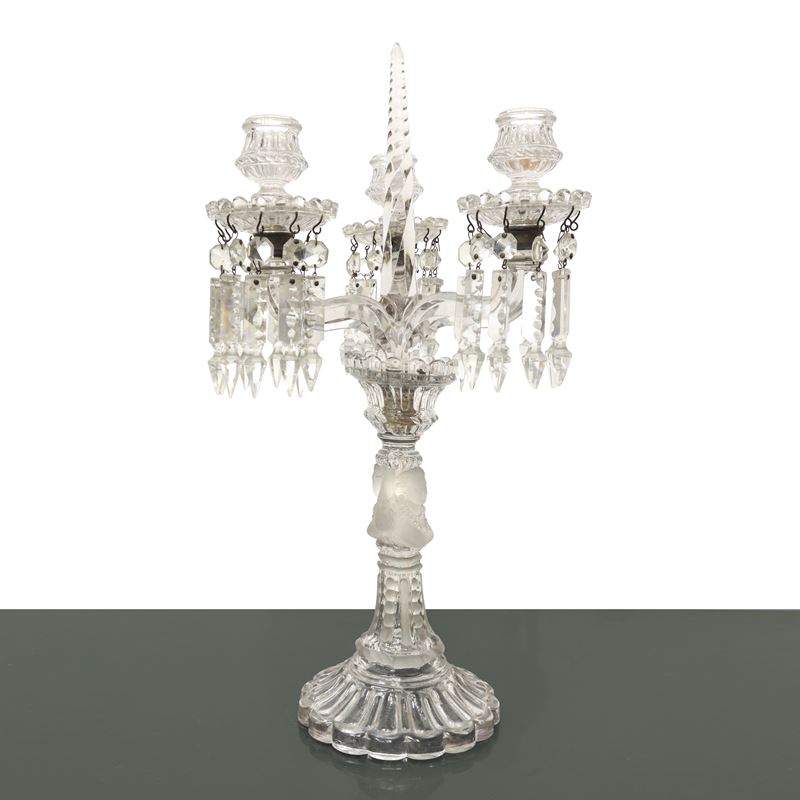 Candelabro in Cristallo a Tre Bracci con Brindoli con Figura Femminile in Vetro Satinato Scolpita...