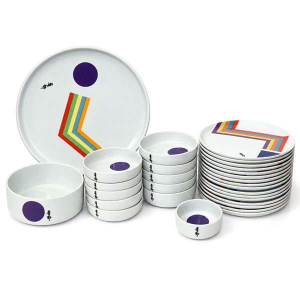 Hsiao  Chin - Gruppo di piatti in ceramica bianca con disegno geometrico policromo al fronte