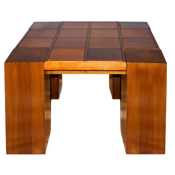 Tavolino anni '70 in legno con intarsio damiere sul piano
