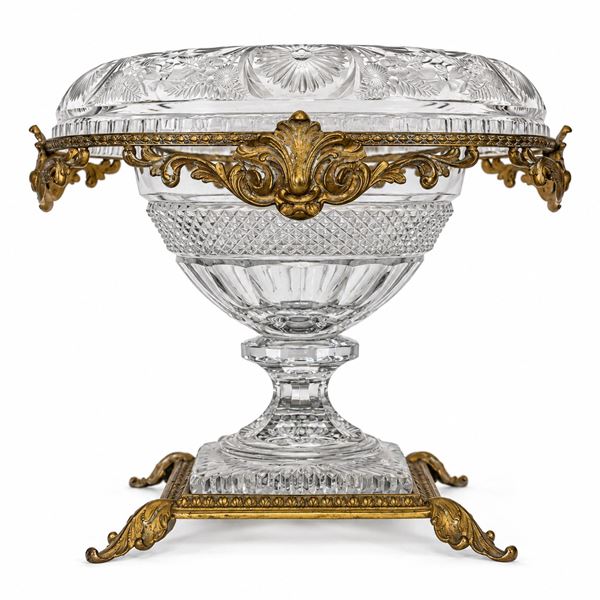 Centerpiece stand in cut and carved crystal with floral motifs and metal inserts