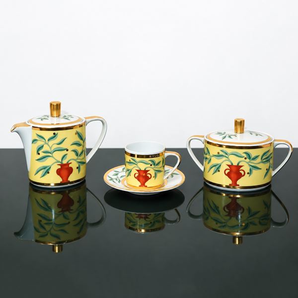 Bulgari per Rosenthal  design by Davide Pizzigoni - Piccola teiera, zuccheriera e tazzina collezione Itaca con decori a fogliame e dettagli dorati su fondo giallo