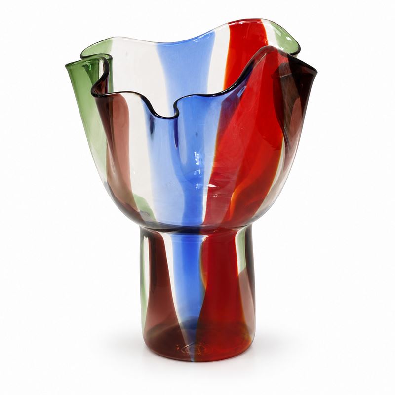 Timo Sarpaneva per Venini - Vaso Kukinto in vetro soffiato a fazzoletto con decoro a fasce policr...