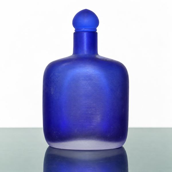 Paolo Venini per Venini - Bottiglia della serie "Velati" in vetro di Murano sommerso blu