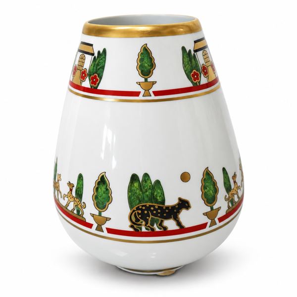 Cartier - Vaso in porcellana bianca di Limoges con decori policromi con decori collezione "La Maison de Louis"