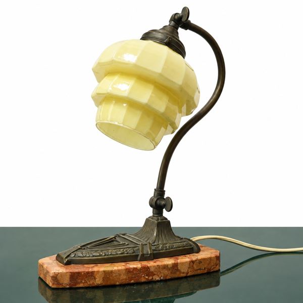 Deco style table lamp