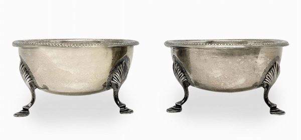 Coppia compostiere in argento, Londra, argento sterling 925, argentieri A.P-F.P, data 1918. H cm 7,5xcm 14. Gr 252 cadauno